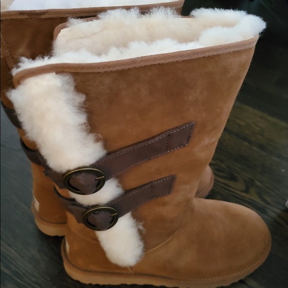 UGG Alethia Boot Chestnut Brown - Picture 2 of 4